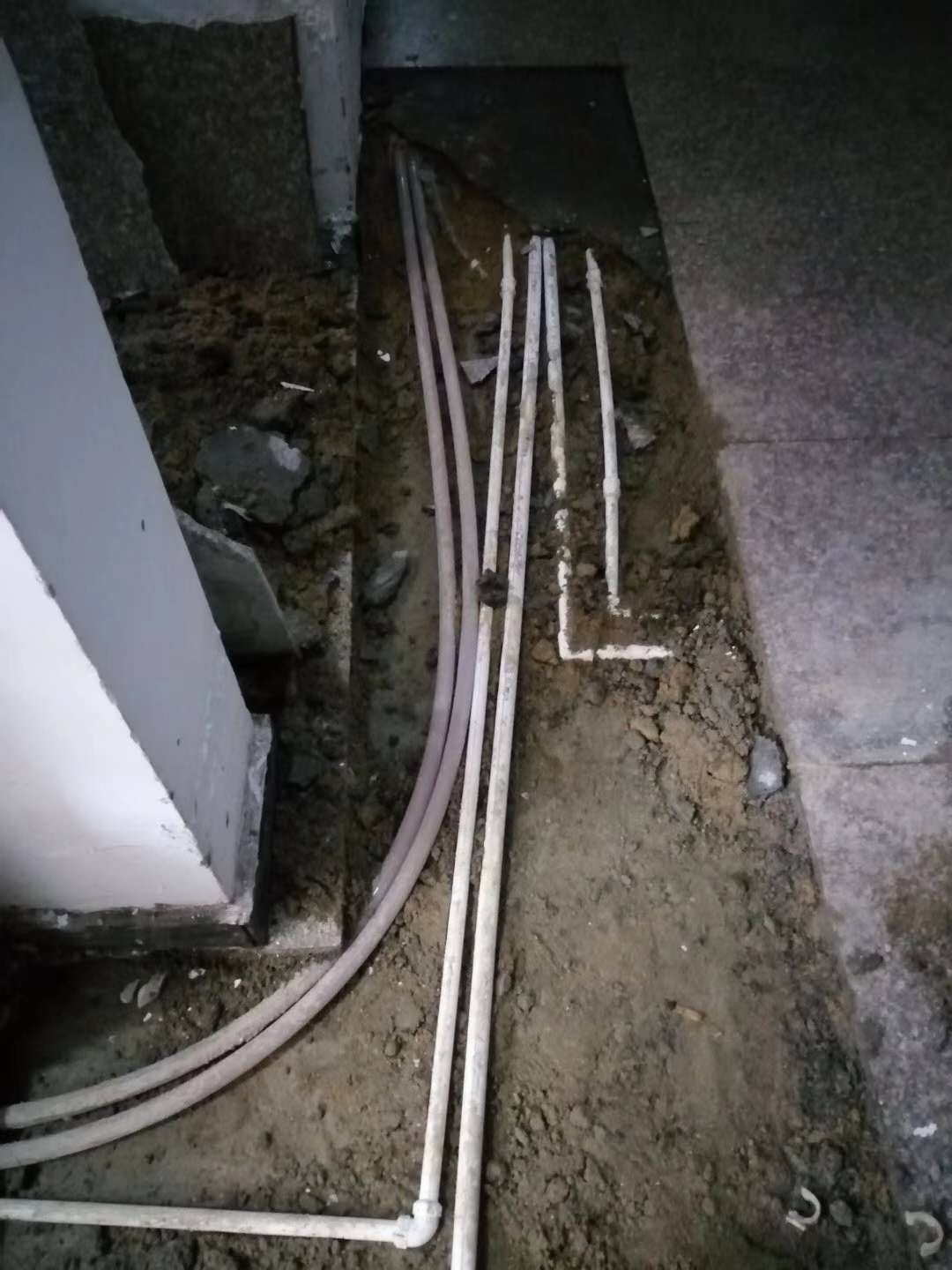 宜昌漏水，切勿盲目乱刨乱砸